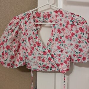 EUC Olivaceous crop with puff sleeves (S)